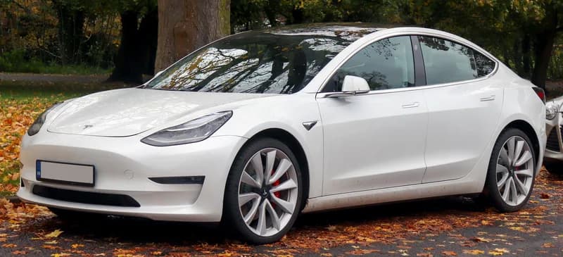 Tesla Model 3 SR+